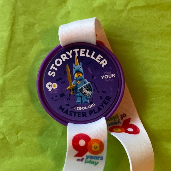 🔵🟡🟣 LEGO LE LANYARD WITH COLLECTABLE POPS 🟣🟡🔵 - Picture 8 of 16